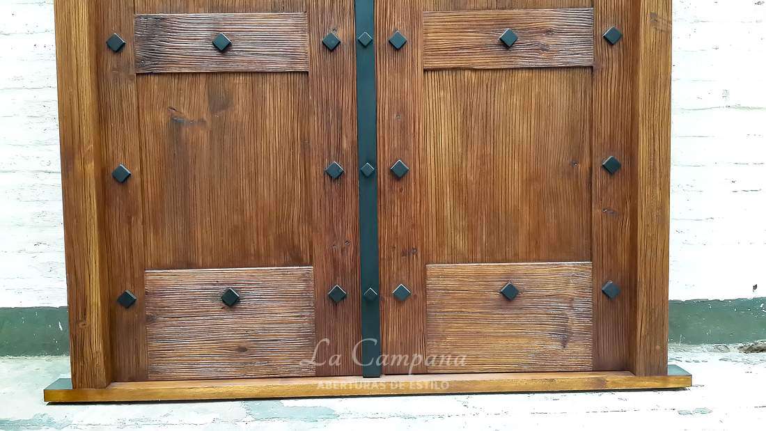 Puerta madera maciza con vidrio